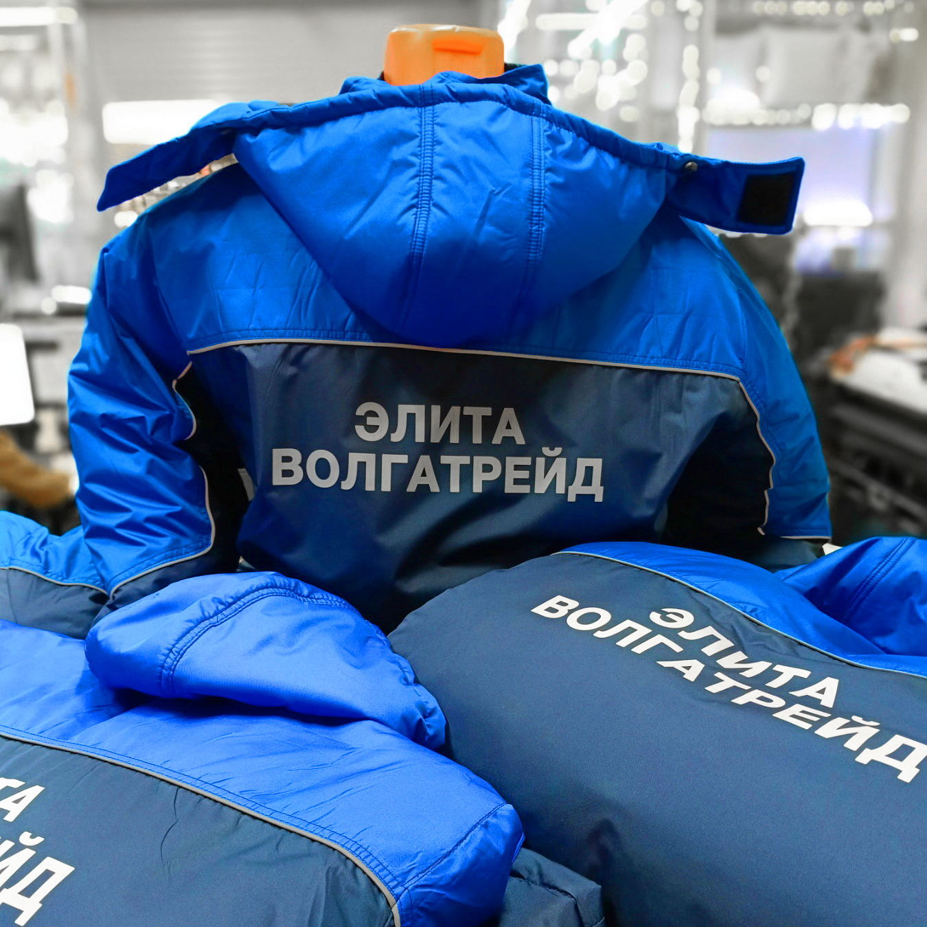 Нанесение логотипа на одежду и мерч
